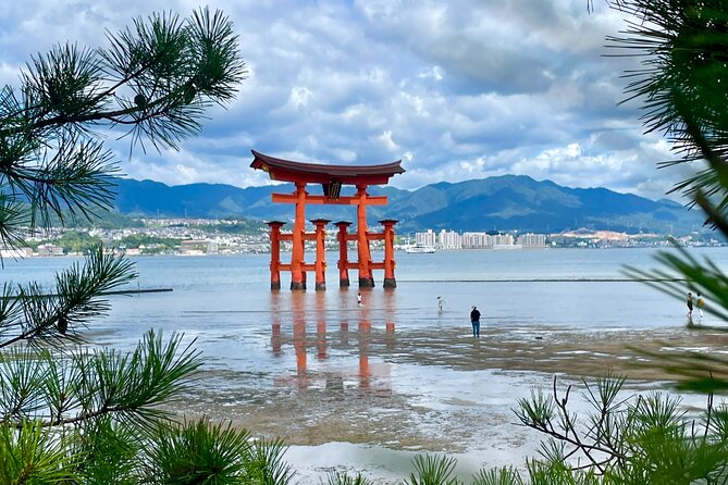 Hiroshima & Miyajima: UNESCO A-Bomb Dome & Itsukushima with Local - Omotesando Street and the practical lunch question