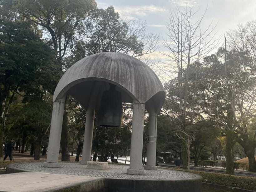 Hiroshima: Peace Memorial Park and Atomic Bomb Dome Tour - Why a guided walk helps in Hiroshima