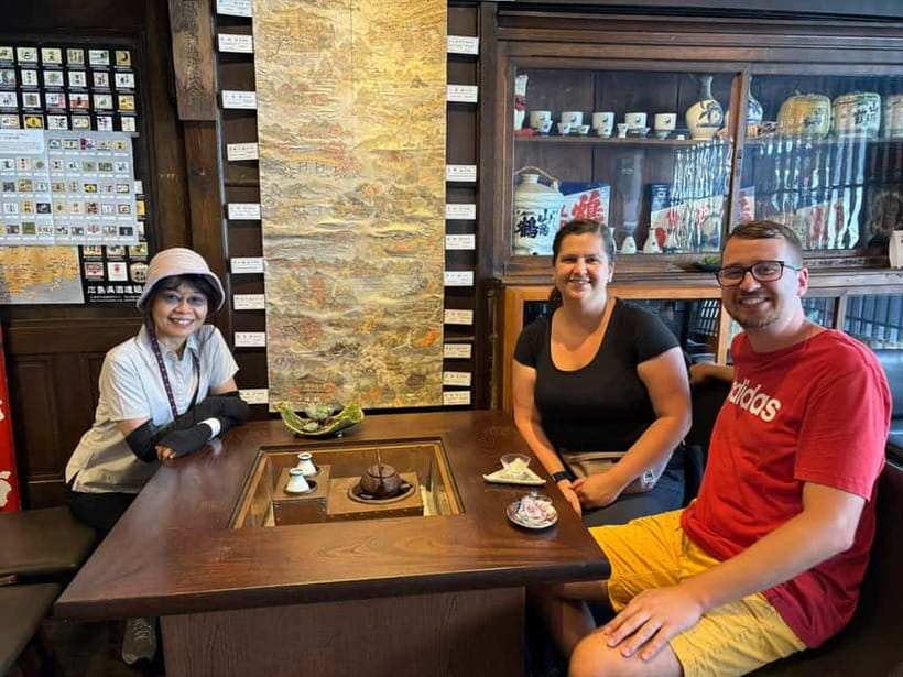 Hiroshima: Saijo Sake Tasting at 7 Breweries Guided Tour - Who should book this Saijo sake walk?