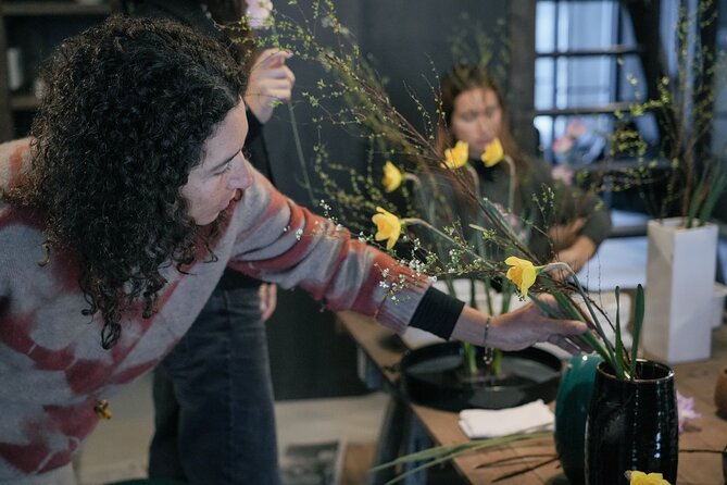 Ikebana Traditional Japanese Art of Flower Arranging - Making your own seasonal arrangement
