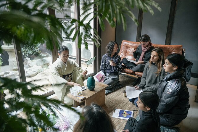 Ikebana Traditional Japanese Art of Flower Arranging - The opening lesson: flowers with a new life