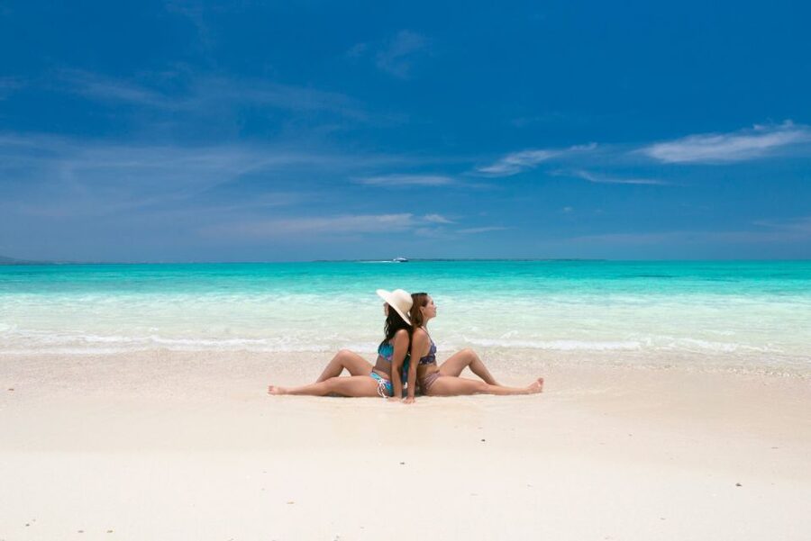 Ishigaki Island: Boat Snorkeling Tour at Phantom Island - What the guides add to the morning