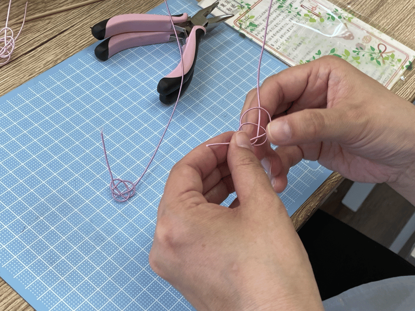 Japanese paper Notebook and Mizuhiki Belt Bookmark Workshop - A possible visit with the studio cat