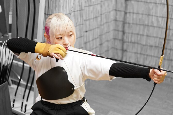 Japanesel Archery Experience HIROSHIMA CASTLE SHARAKU - Changing into dogi and hakama