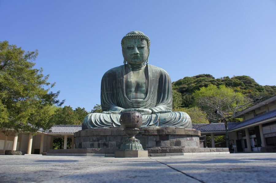 Kamakura Temples Private Guided Tour from Tokyo - Walking to Kotokuin’s Great Buddha