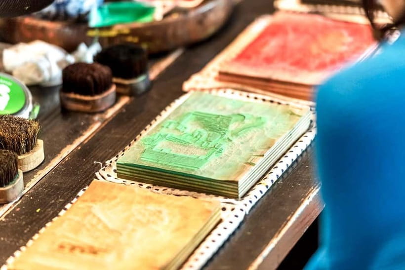 Kamigata Ukiyoe Museum:Ukiyo-e Woodblock Printing Experience - Entering the fourth-floor tatami exhibition room