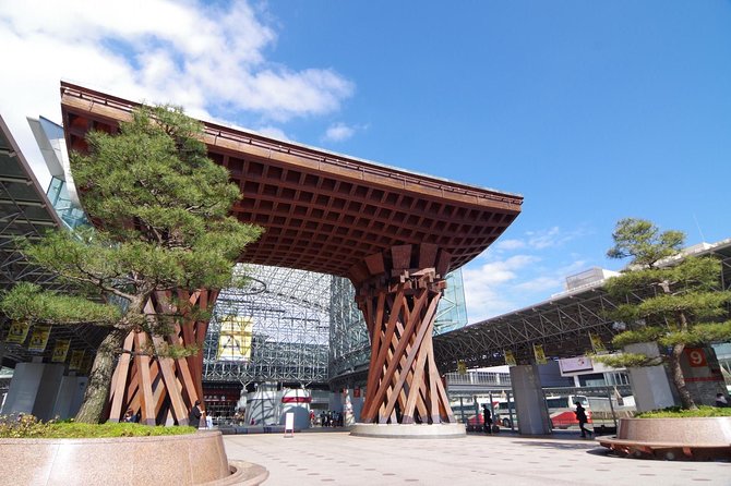 Kanazawa 6hr Private Tour with Government Licensed Guide - The 21st Century Museum and Seisonkaku Villa