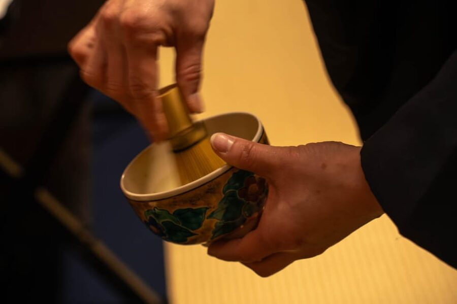 Kanazawa: Kenrokuen Tea Ceremony Experience - Wagashi first, matcha second