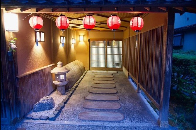 Kanazawa Night Tour with Local Meal and Drinks - Weather, walking, and the evening pace