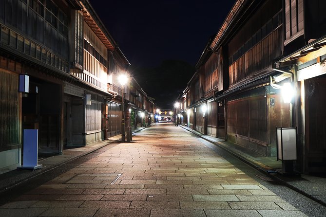 Kanazawa private 1 day/Photoshoot by professional photographer - Higashi Chaya, where the camera finds its best backdrop