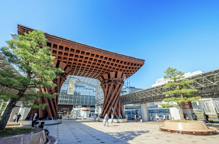 Kanazawa: Private Custom Tour with Local Guide - Kanazawa Castle and the samurai story
