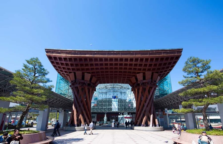 Kanazawa Private/Group Walking Tour: Local & Major Highlight - A café pause with a view
