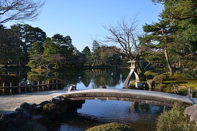Kanazawa Private Tour with a Local – Highlights & Hidden Gems - Higashi Chaya and the world of teahouses