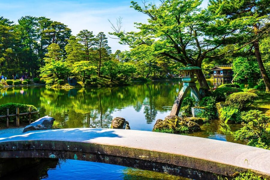 Kanazawa: Private Tour with Local Guide - Higashi Chaya and the geisha quarters