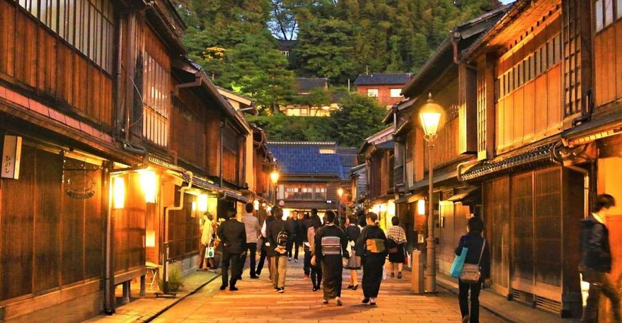 Kanazawa: Private Tour with Local Guide - Starting at your hotel and setting the pace