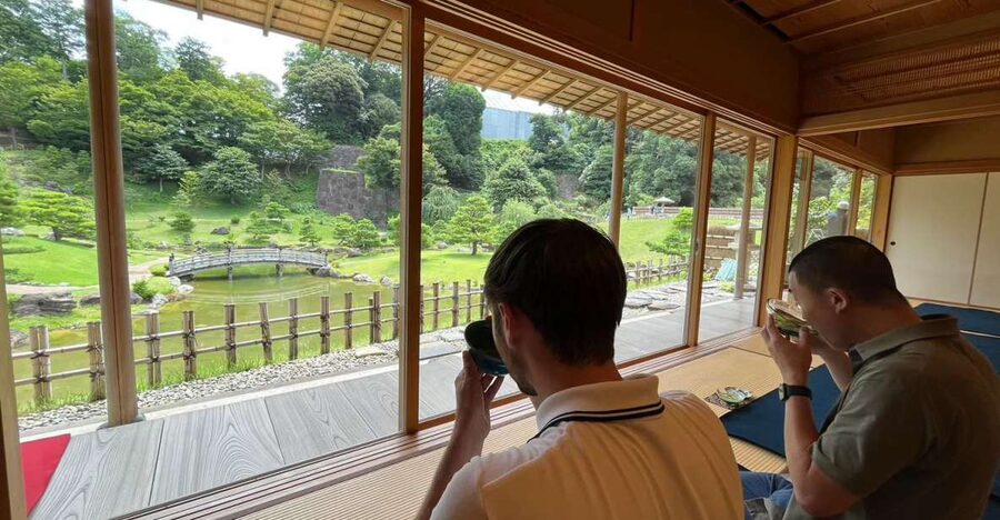 Kanazawa: Samurai, Matcha, Gardens and Geisha Full-Day Tour - Oyama Shrine and its striking stained glass gate