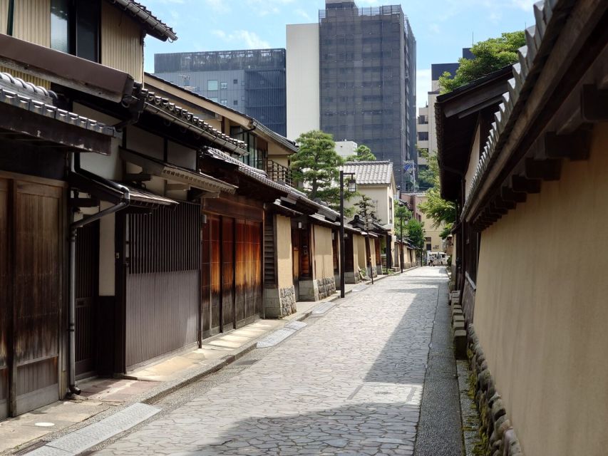 Kanazawa: Samurai, Matcha, Gardens and Geisha Full-Day Tour - Lunch is flexible, not included