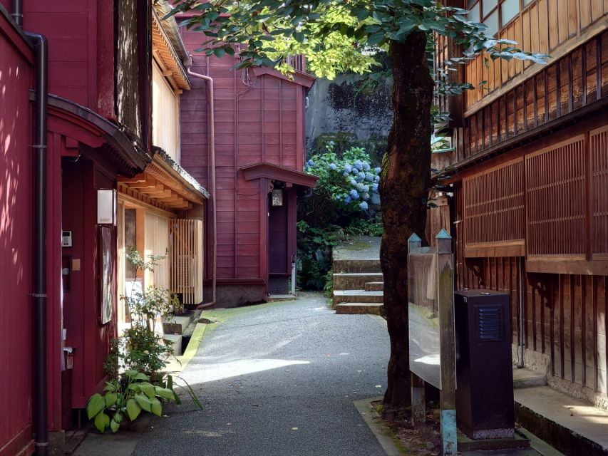 Kanazawa: Samurai, Matcha, Gardens and Geisha Full-Day Tour - Higashi-chaya and the preserved Shima geisha house