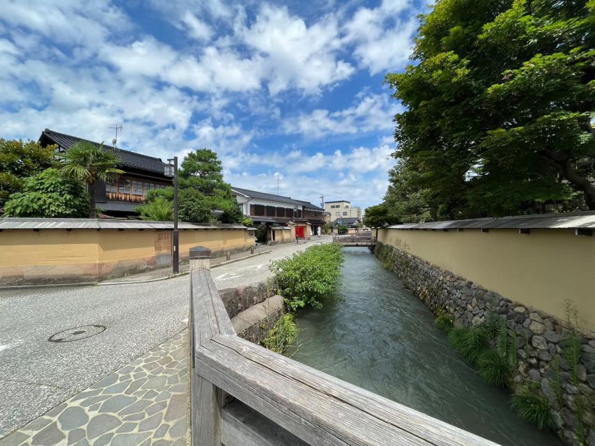 Kanazawa: Samurai, Matcha, Gardens and Geisha Full-Day Tour - The return through Kazue-machi’s back streets