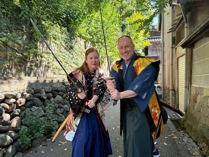 Kanazawa: Samurai Swordsmanship Lesson at a rented temple - A samurai lesson in Kanazawa’s old temple quarter