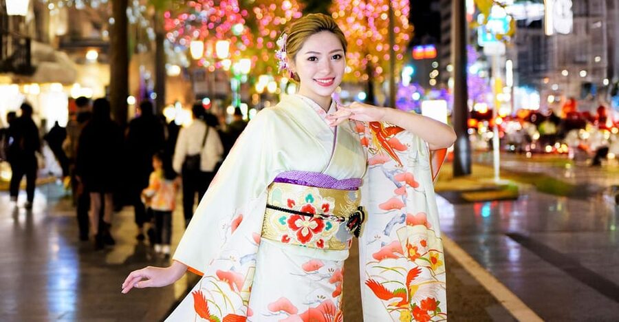 Kimono photoshoot-Includes 100 photo data - Studio portraits with cherry blossoms all year