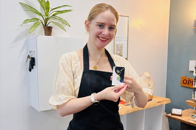 Kintsugi Accessory Experience in Naha, Okinawa - Assembling a necklace or bracelet