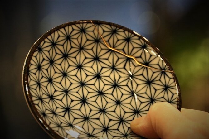 Kintsugi Experience: Art of Golden Joinery in Tokyo - The one-hour plate repair
