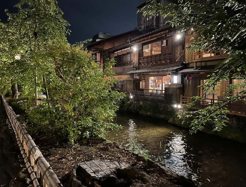 Kioto: Gion Tour, recorrido a pie (Español/Castellano) - Evening atmosphere and seasonal changes