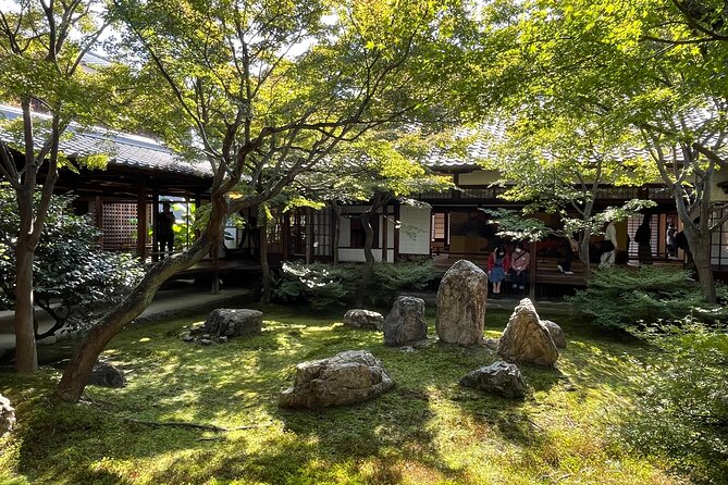 Kiyomizu Temple and Backstreets of Gion, Half Day Group Tour - Finishing through Gion and Hanamikoji