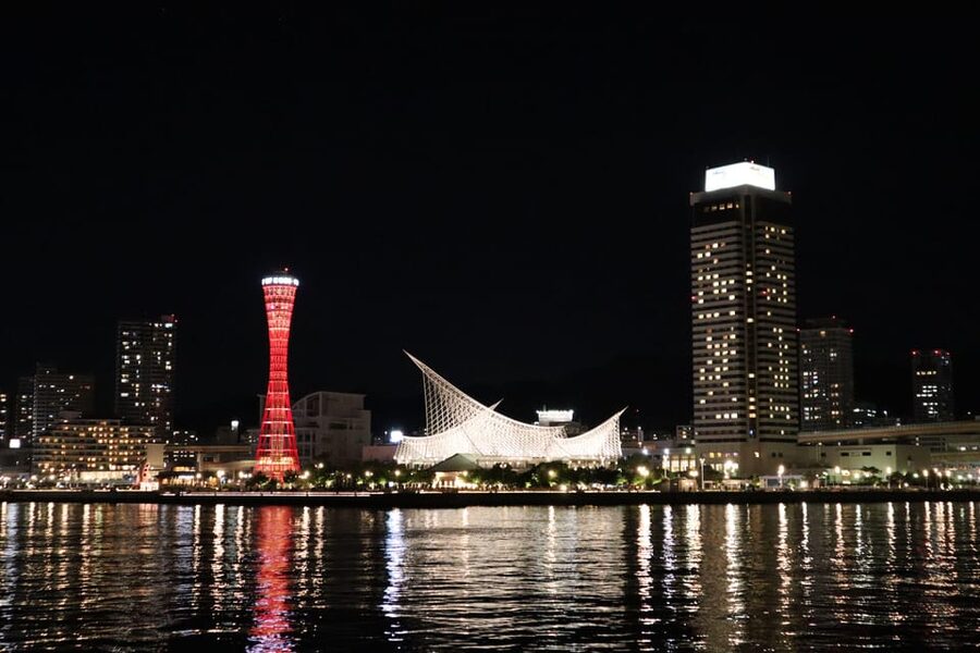 Kobe: Port Tower Admission Ticket - A café that slowly turns through 360 degrees