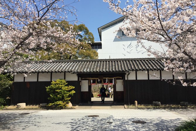 KOBE Sake Tasting Tour at Breweries (tasting fee included) - Group size and guide style