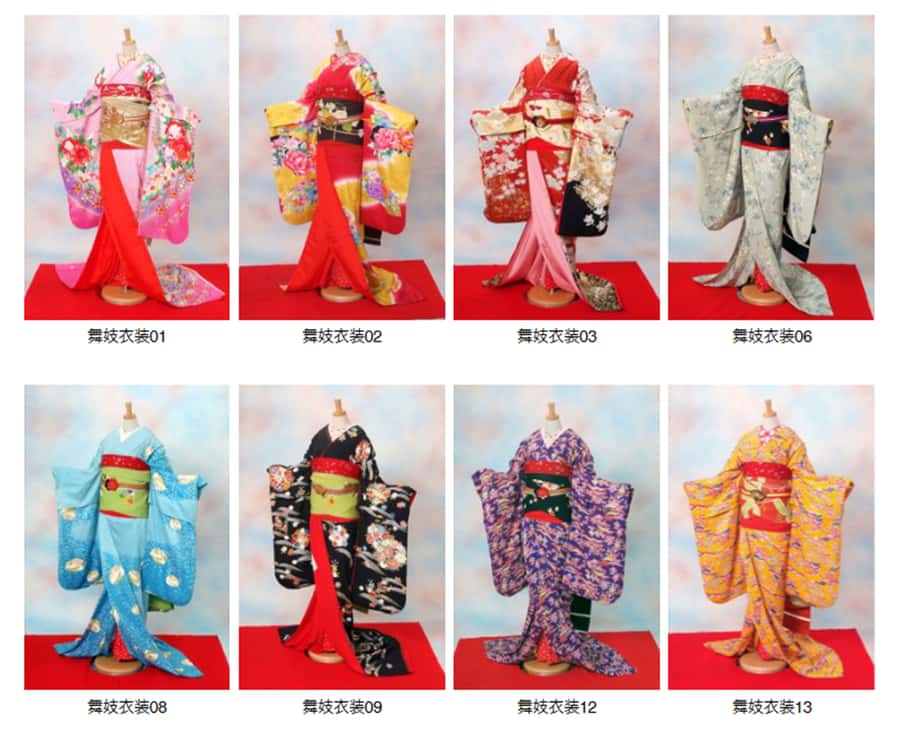 Kyoto: 2-Hour Maiko Makeover and Photo Studio Shoot - Choosing a kimono with seasonal detail