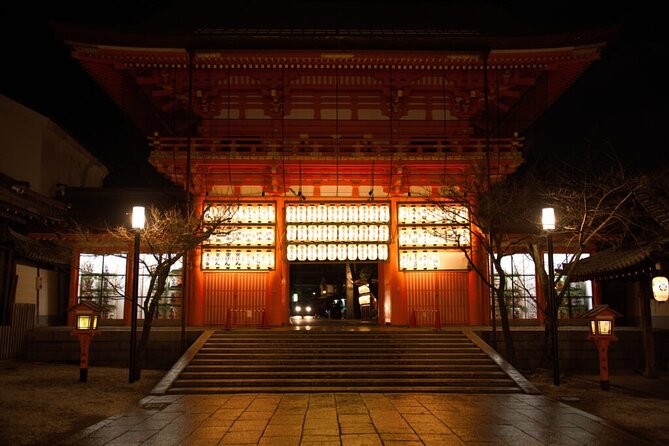 Kyoto 5-Star Geisha Night Walk: Small-Group Authentic Experience - Yasaka Pagoda and the stone lanes of Higashiyama