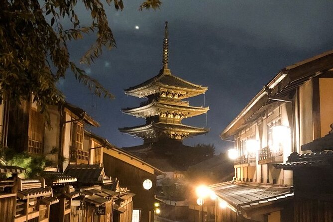 Kyoto 5-Star Geisha Night Walk: Small-Group Authentic Experience - Yasaka Shrine after dark