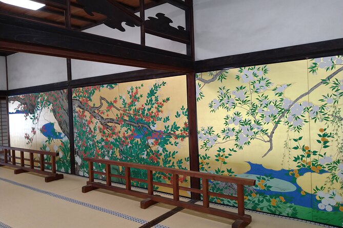 Kyoto 6h Private Tour Fushimi Inari, Kiyomizu, Gion & Hidden Gems - Yasakanoto gives you a quick landmark photo