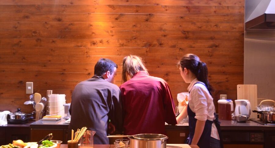 Kyoto: Afternoon Japanese Izakaya Cooking Class - First round: cooking, eating, and getting your bearings