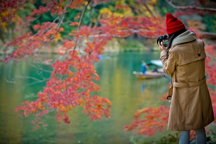 Kyoto: Arashiyama Tour with optional Sagano Romantic Train - A café stop and Kyoto street food