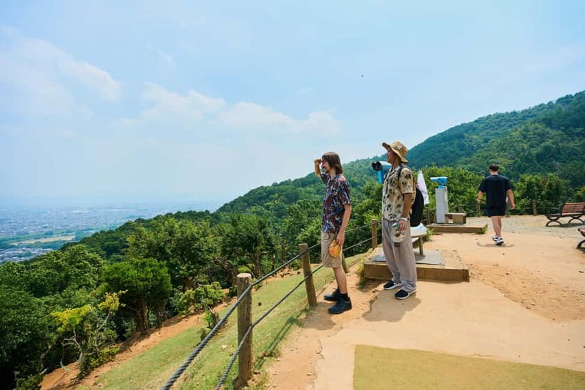 Kyoto: Arashiyama UNESCO Walking Tour with Admission - The guides and the human side of the walk
