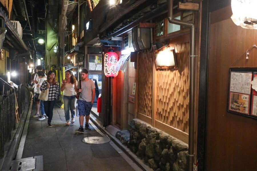 Kyoto : Bar Hopping Tour in Pontocho Alley at Night - What the $120 price really covers
