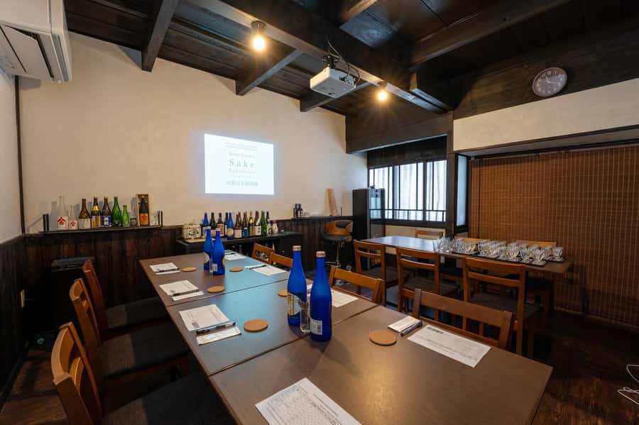 Kyoto: Beyond the Insider Sake Tasting Experience - A private Kyoto room keeps the focus on the glass