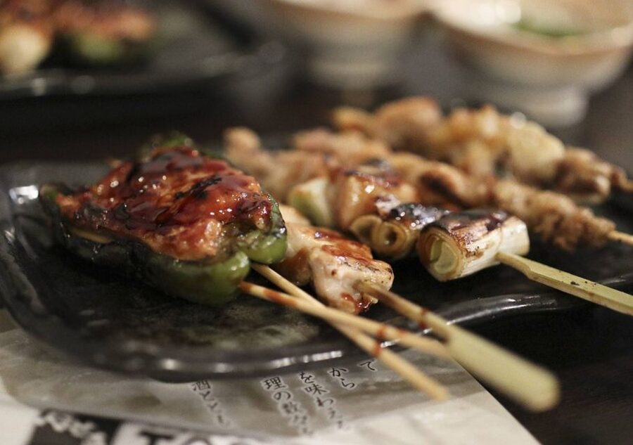 Kyoto: Casual Pontocho Evening Food Tour - Pontocho’s narrow lanes and old Kyoto atmosphere