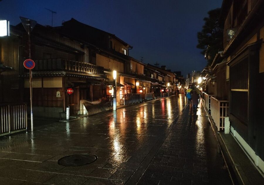 Kyoto Evening Gion Food Tour - Snack stops that introduce Kyoto flavors