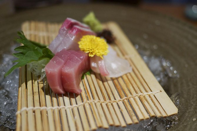 Kyoto Evening Gion Food Tour Including Kaiseki Dinner - Shrines, pagoda views, and the stories behind Gion