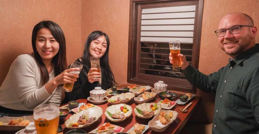 Kyoto: Foodie Night Tour in Gion with 9 dishes + 6 Sake - Key points to know before booking