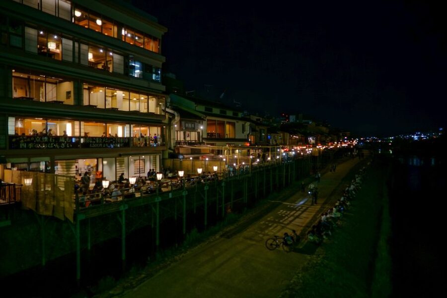 Kyoto: Foodie Night Tour in Gion with 9 dishes + 6 Sake - Practical advice for a smoother night