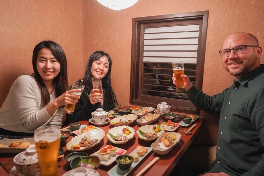 Kyoto: Foodie Night Tour in Gion with 9 dishes + 6 Sake - Six Kyoto sake tastings, explained as you go