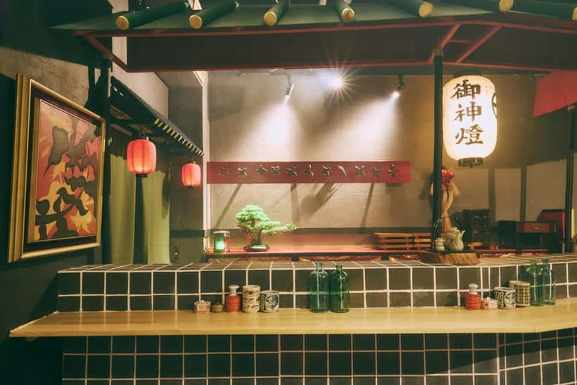 Kyoto: Forge Your Own Ninja Weapon with Japanese Tin Casting - Watching solid tin become molten metal