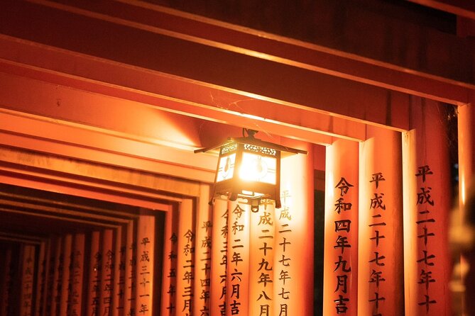 Kyoto Fushimi-Inari Night Walking Tour - Meeting the guide at the entrance fox statue
