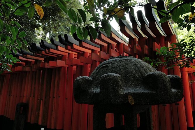 Kyoto Fushimi-Inari Night Walking Tour - The mood changes as the light fades