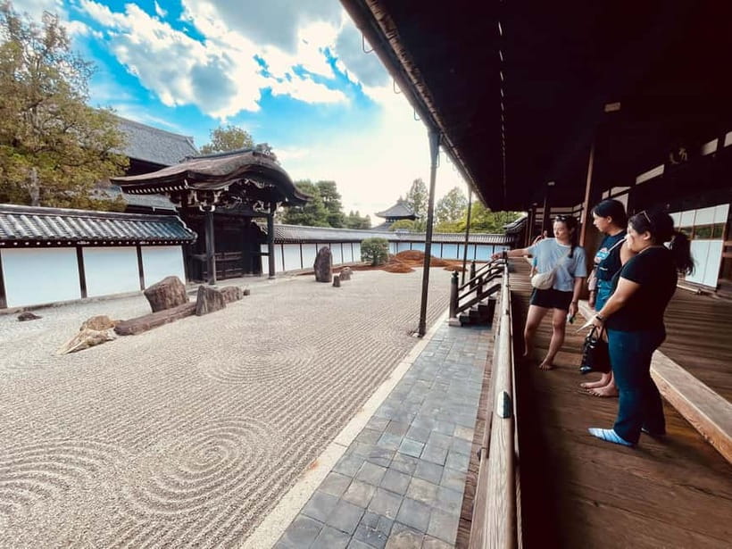 Kyoto: Fushimi Inari Shrine and Tofukuji Temple E-Bike Tour - The return route shows another side of Kyoto